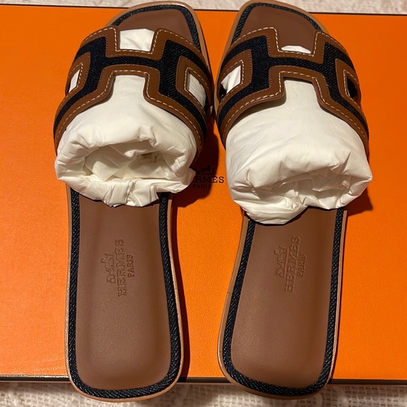 Hermes oran sandals calfskin/denim blue brut/gold